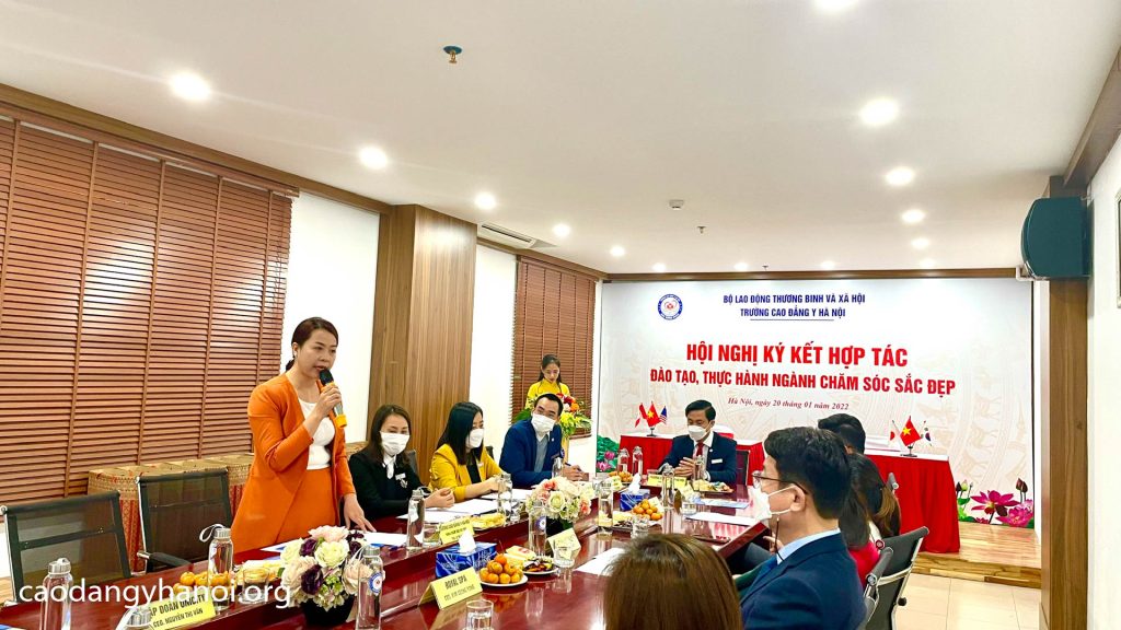  Thạc sĩ Lê Thị Xuân Phó Trưởng khoa Chăm sóc sắc đẹp trình bày vai trò, vị trí, chức năng và nhiệm vụ của Khoa