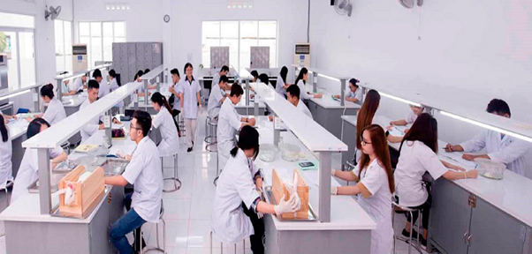 Sinh viên học tập tại Trường Cao đẳng Y Hà Nội