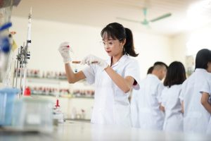 Tại sao ngành Dược luôn được nhiều thí sinh lựa chọn?