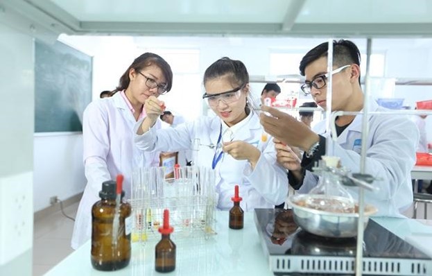 Sinh viên ngành Dược