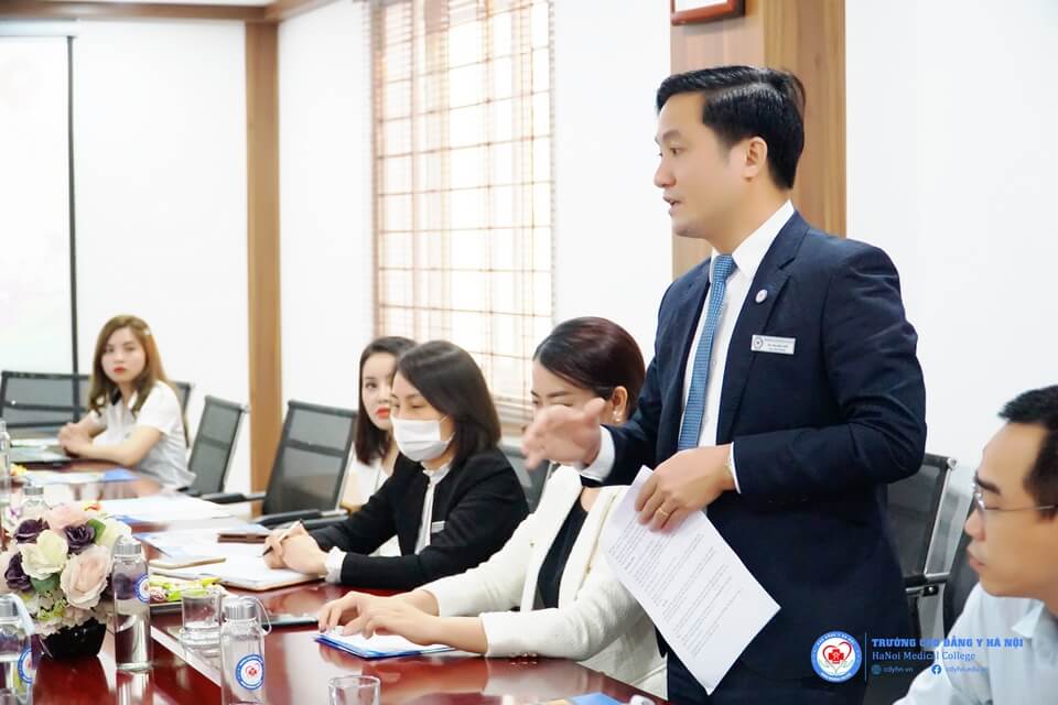 ThS. Bùi Kiến Thiết – Phó Hiệu trưởng Nhà trường phát biểu chia sẻ tại Hội nghị