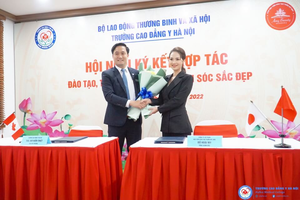 Lễ ký kết hợp tác đào tạo, thực hành và phát triển nguồn nhân lực ngành Chăm sóc sắc đẹp (Thẩm mỹ) với Học viện đào tạo Thẩm mỹ Amy
