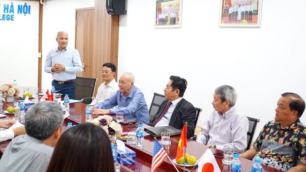 TS. Bùi Công Thọ – Trưởng Văn phòng đại diện trao đổi về chiến lược hợp tác