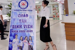 Rộn ràng trong ngày nhập học đợt 1 của sinh viên Cao đẳng Y Hà Nội