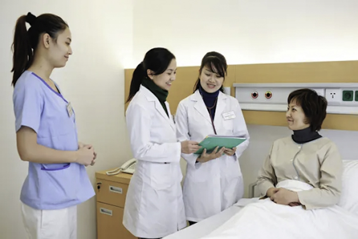 Điều dưỡng có mức lương cao và chế độ đãi ngộ tốt
