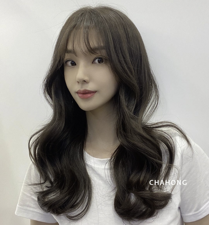 Tóc xoăn sóng được các nàng yêu thích