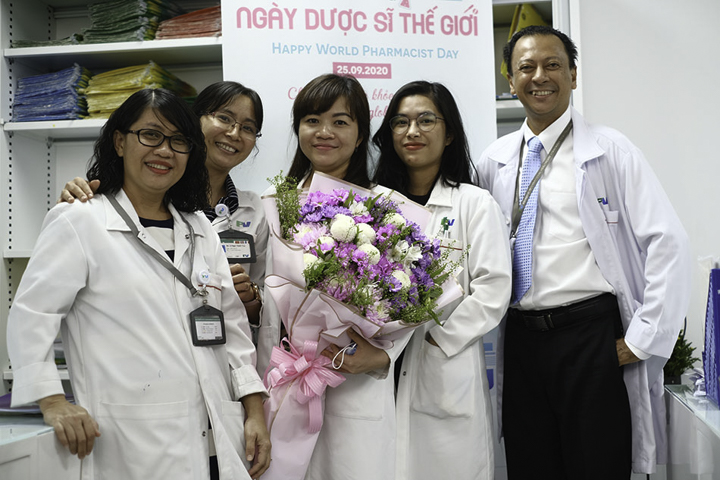 Những con người cần mẫn trong công việc quản lý và điều chế thuốc