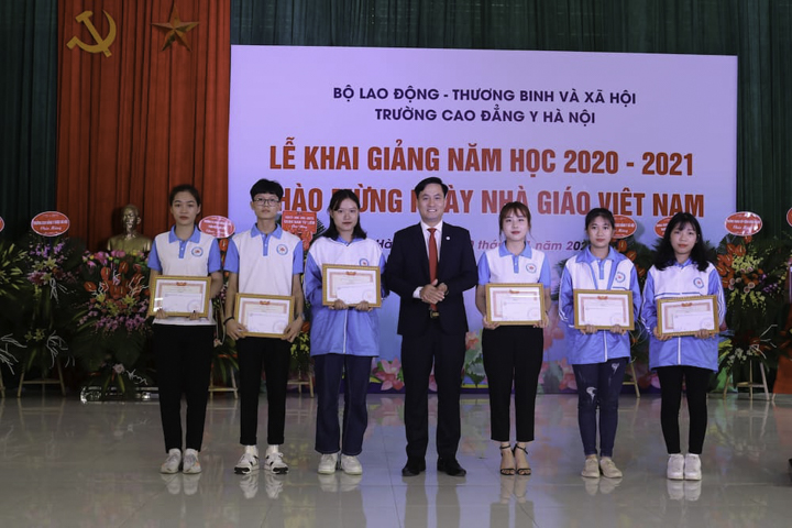 Cao đẳng Y Hà Nội đứng top 3 về đào tạo ngành Điều dưỡng tốt nhất