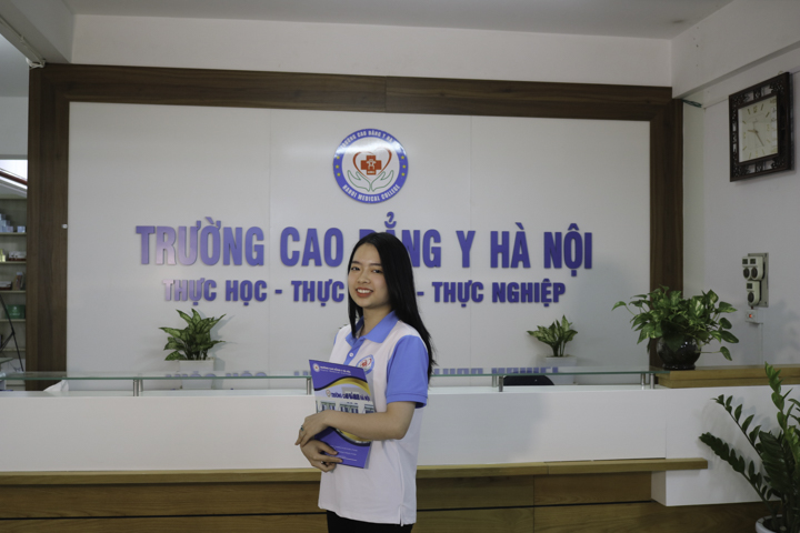 Sinh viên ngành Điều dưỡng của trường Cao đẳng Y Hà Nội