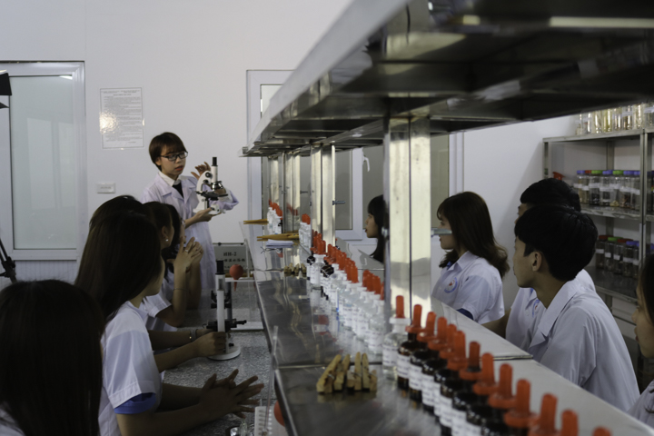 Phòng thực hành được đầu tư đầu đủ trang thiết bị để sinh viên học tập