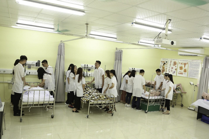 Học tại HMC sinh viên sẽ được trải nghiệm thực tế thông qua các buổi thực hành thú vị