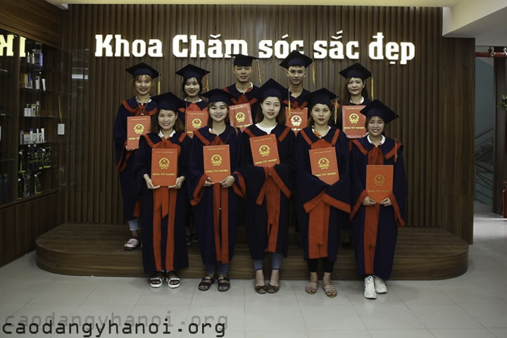 Sinh viên HMC đỗ chứng chỉ Chăm sóc sắc đẹp ngắn hạn