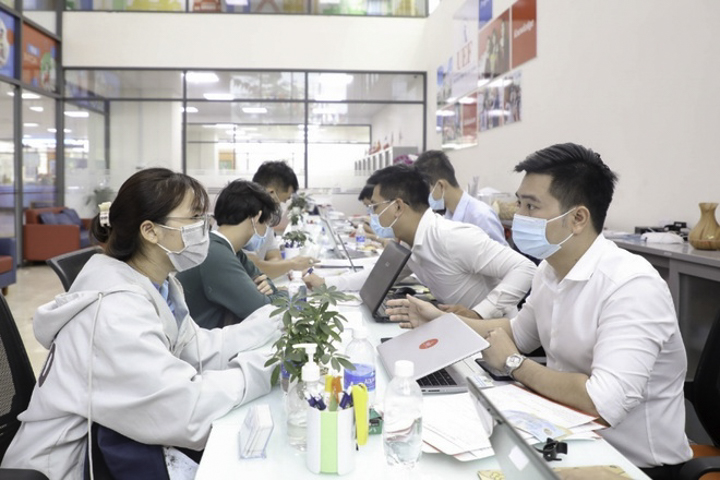 Học sinh có thể đến tận trường học để đăng ký xét tuyển