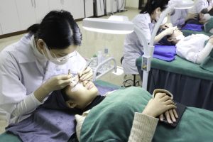 Những ngày thực tập của sinh viên ngành Chăm sóc sắc đẹp tại các cơ sở spa