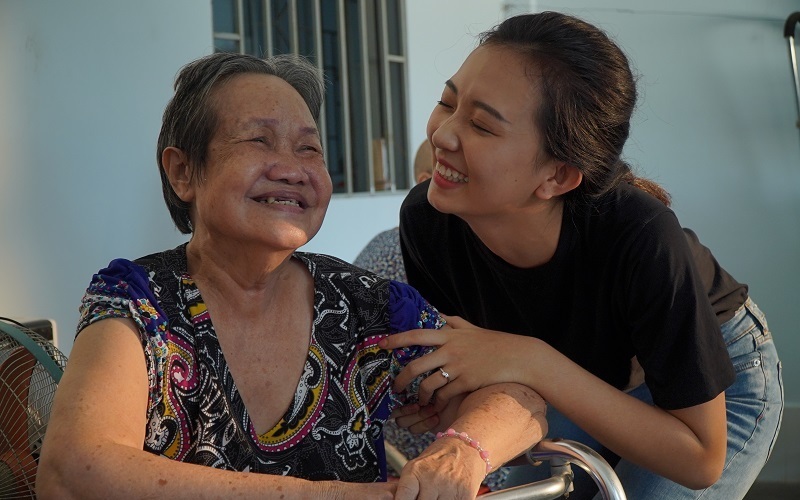 Quan tâm và động viên người già là cách để họ chống chọi với bệnh tật