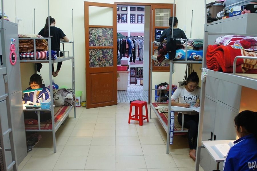Sinh viên ở ký túc xá cần chuẩn bị nhiều đồ dùng sinh hoạt