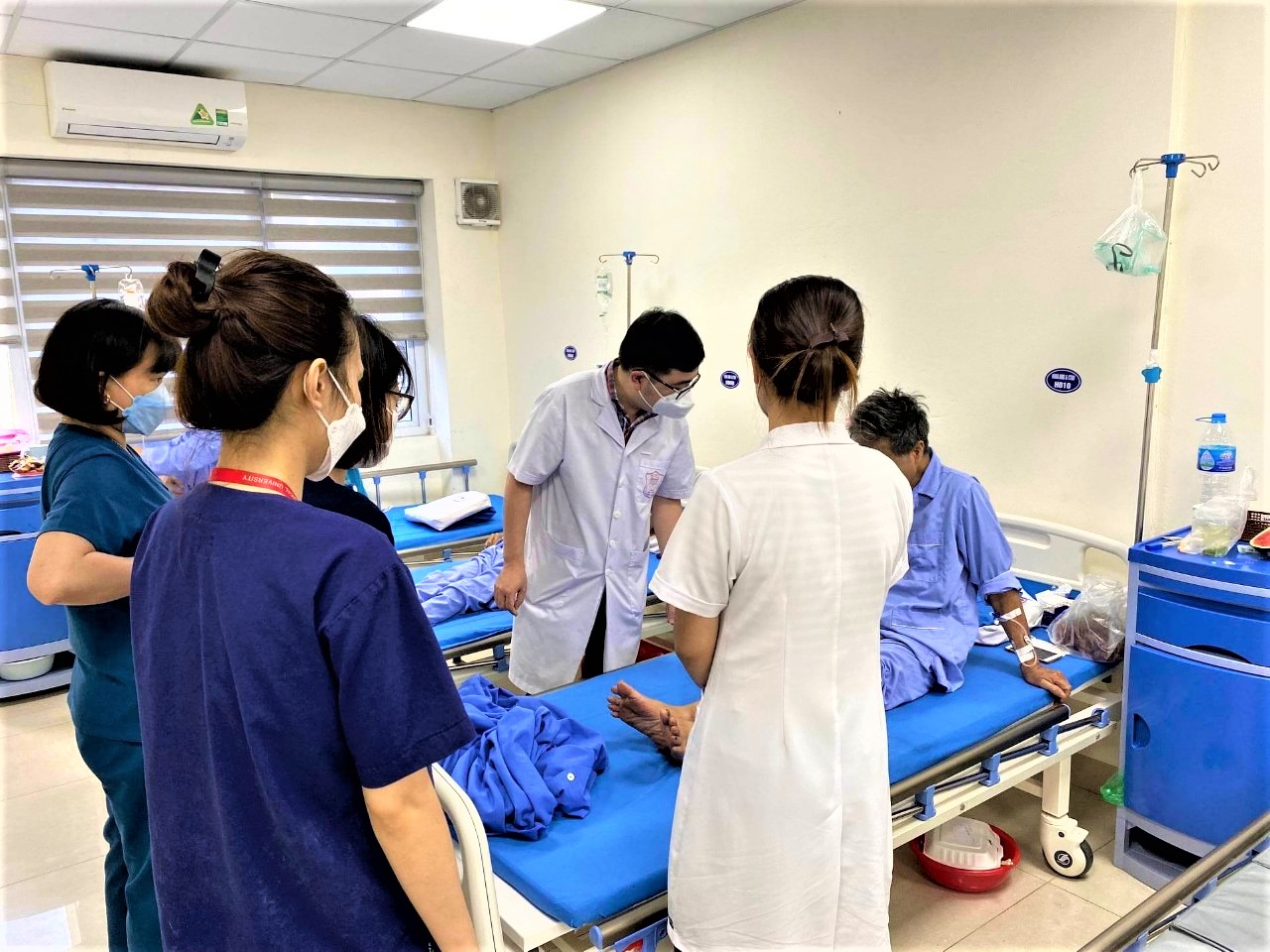 Với ngành Y học cổ truyền sinh viên cần tự tìm hiểu và nghiên cứu để có thêm kiến thức cho bản thân 