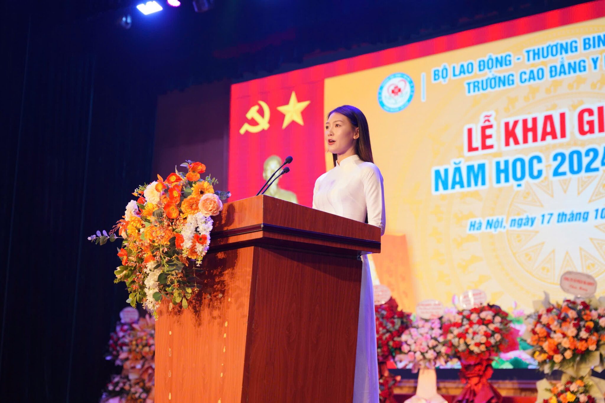 Sinh viên Hà Hồng Gấm – lớp K24N2 đại diện cho các bạn sinh viên phát biểu chia sẻ cảm nghĩ